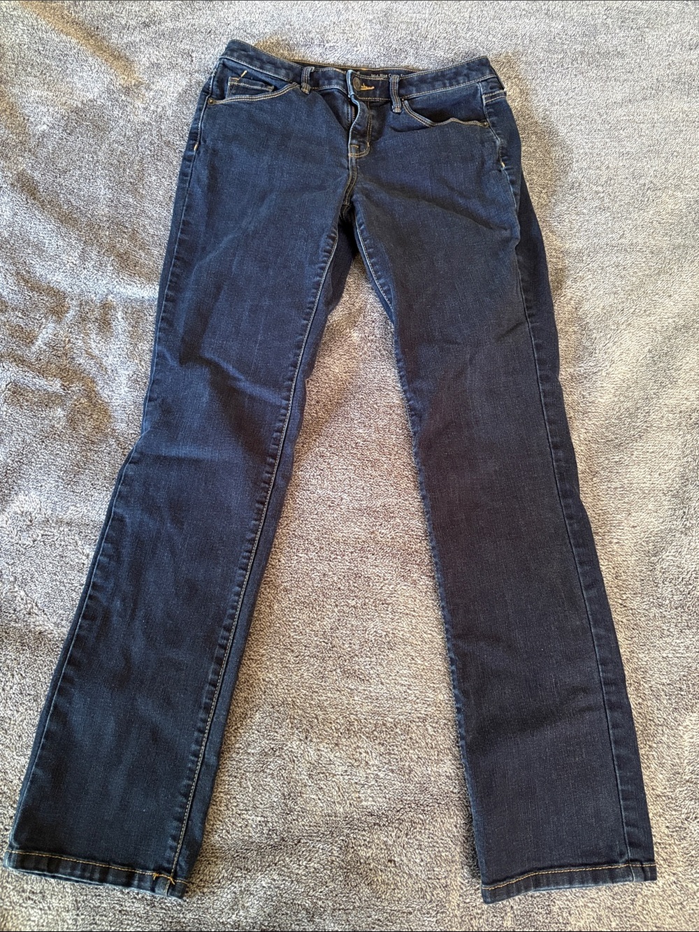 Massimo Mid-Rise Curvy Straight Leg Dark Wash Jeans in Size 6 (28R)